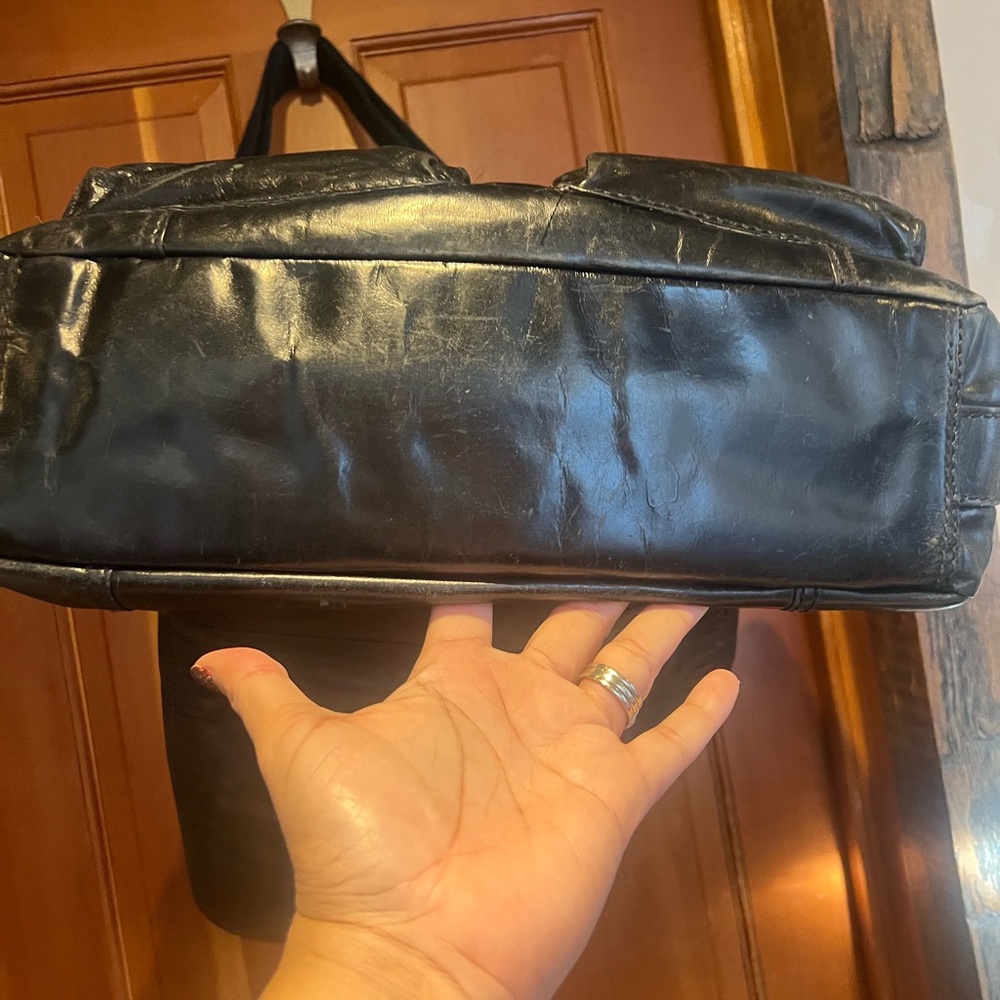 Fossil Shiny Black Leather Messenger Bag - Picture 5 of 14